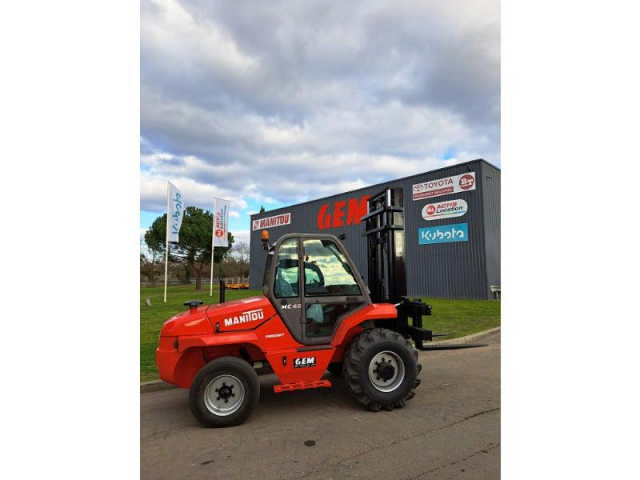 Chariot tout terrain MANITOU MC40PS d'occasion
