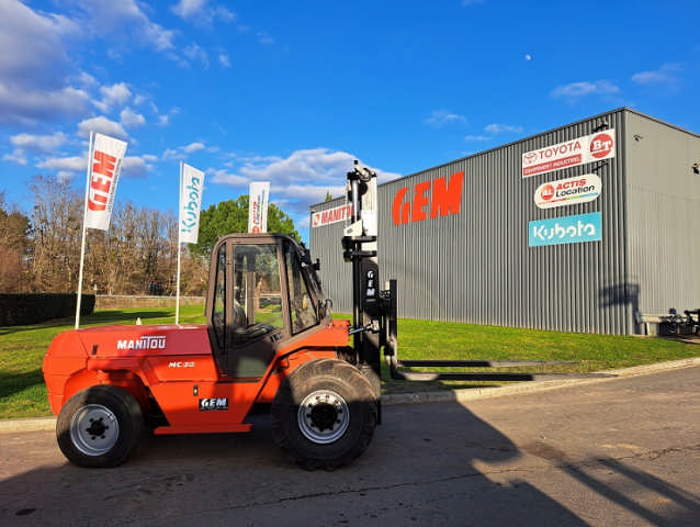Chariot tout terrain MANITOU MC60CP d'occasion