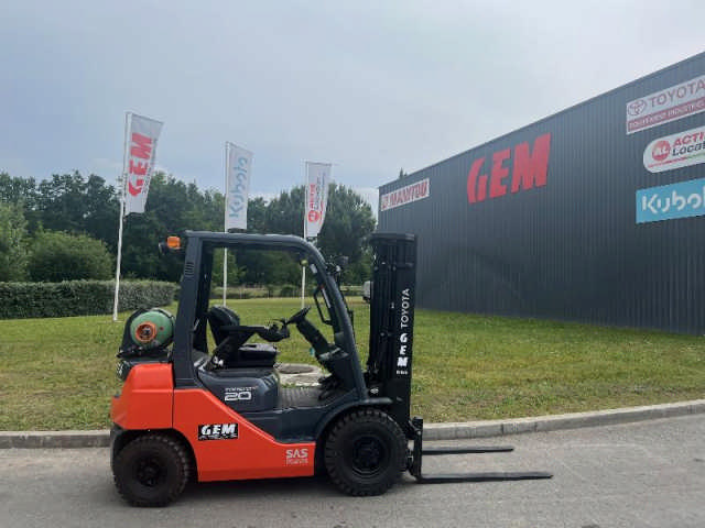 Chariot industriel gaz TOYOTA 068FG20F d'occasion