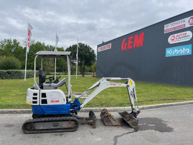 Mini-pelle TAKEUCHI TB215R d'occasion