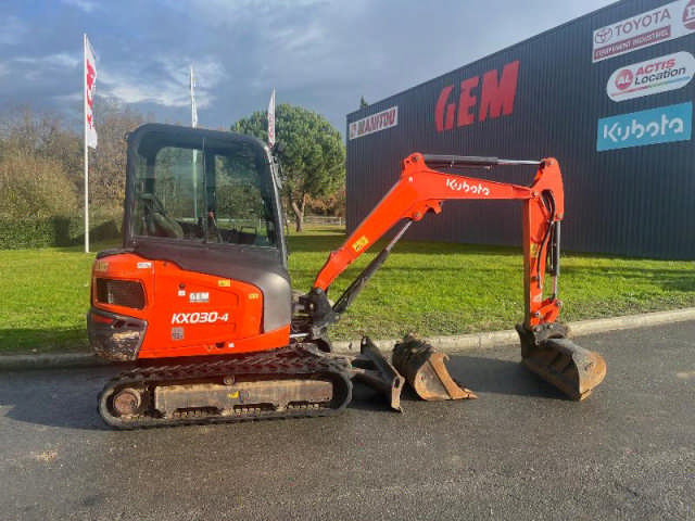 Mini-pelle KUBOTA KX030-4 d'occasion