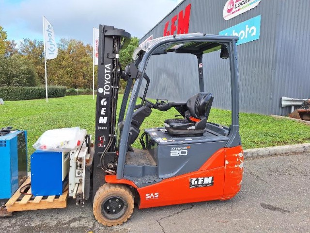 Chariot élévateur électrique TOYOTA 8FBE20T d'occasion