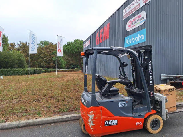 Chariot élévateur électrique TOYOTA 8FBE20T d'occasion