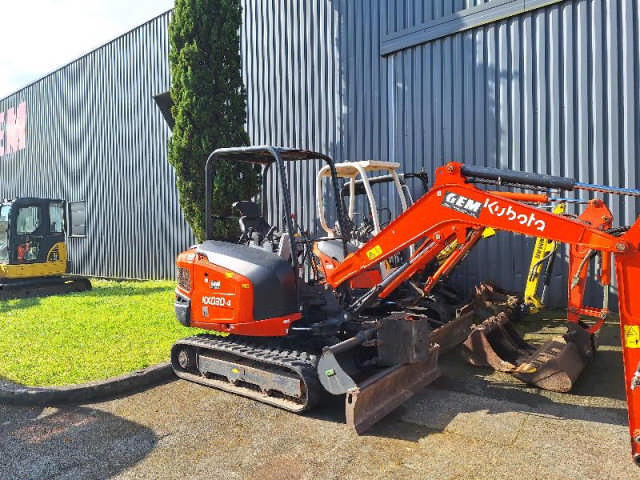 Mini-pelle KUBOTA KX030-4 d'occasion