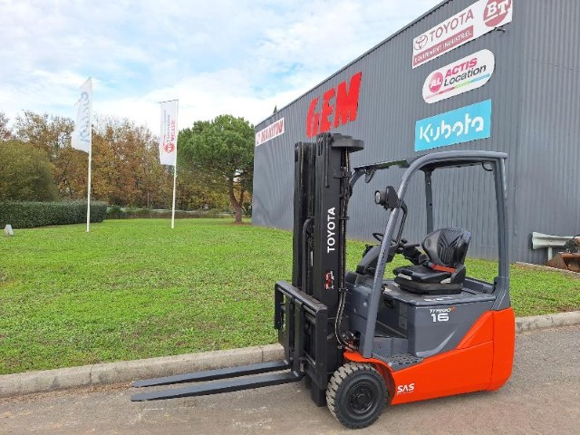 Chariot élévateur électrique TOYOTA 8FBEK16T d'occasion