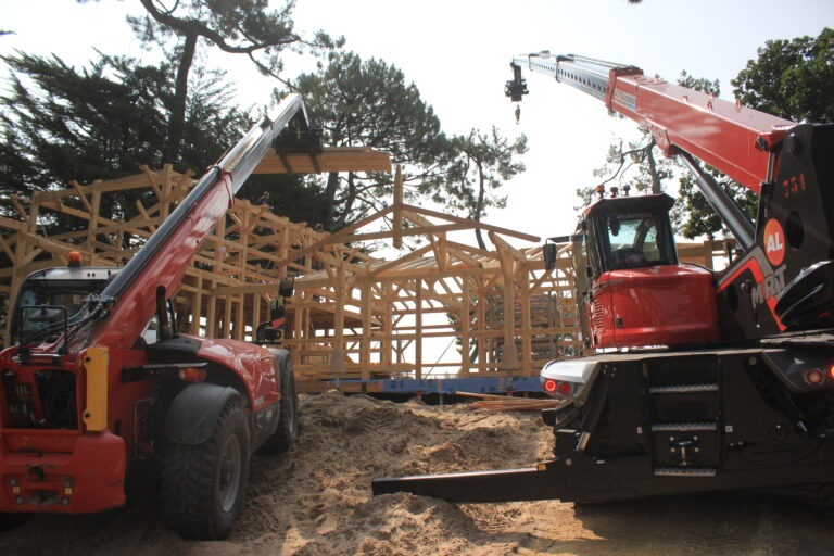 Chariots télescopiques et rotatifs Manitou sur chantier Actis Location par GEM