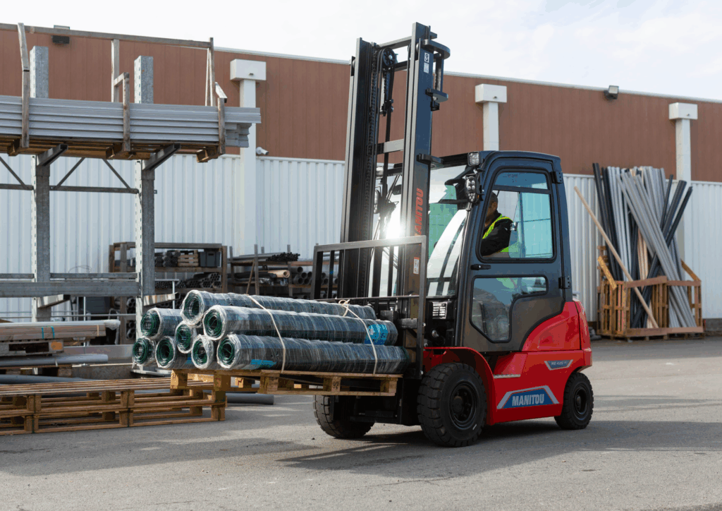 pictures facebook linkedin electric forklift truck me lift outdoor use manitou 003