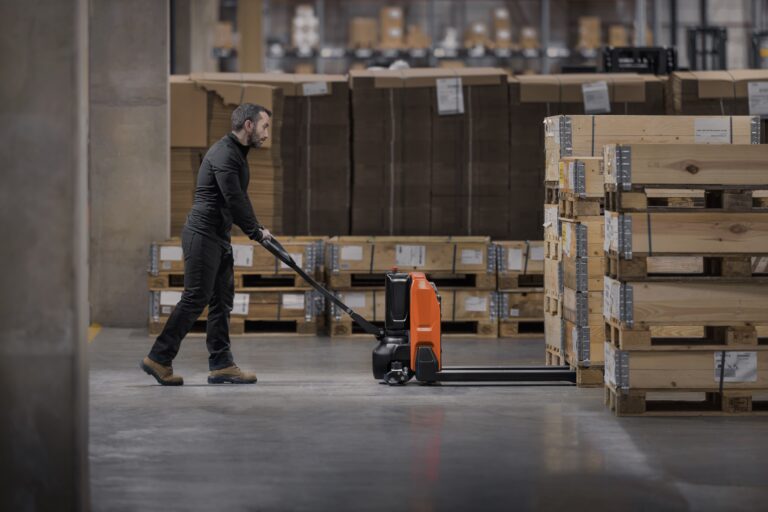 TOYOTA BTtyro LHE130