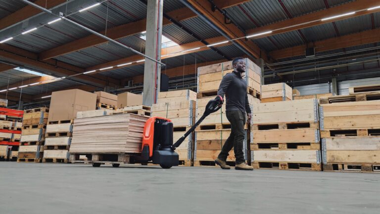 TOYOTA BTtyro LHE130