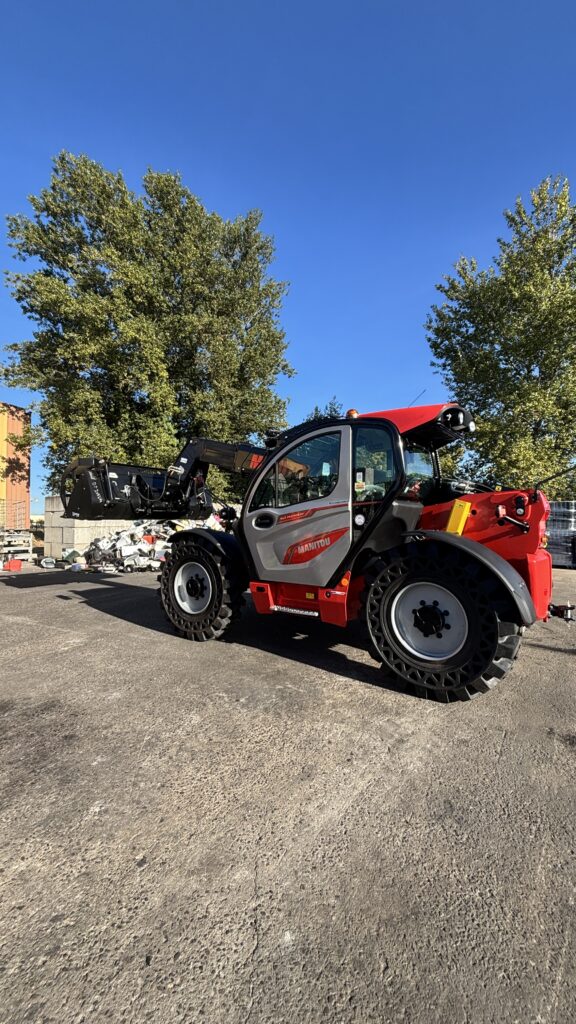 Chariot télescopique en Gironde : livraison d&rsquo; un Manitou MLT 742-140 V+